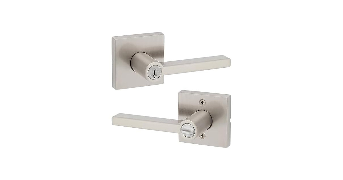 Halifax Entry Door Handle w/ Lock & Key